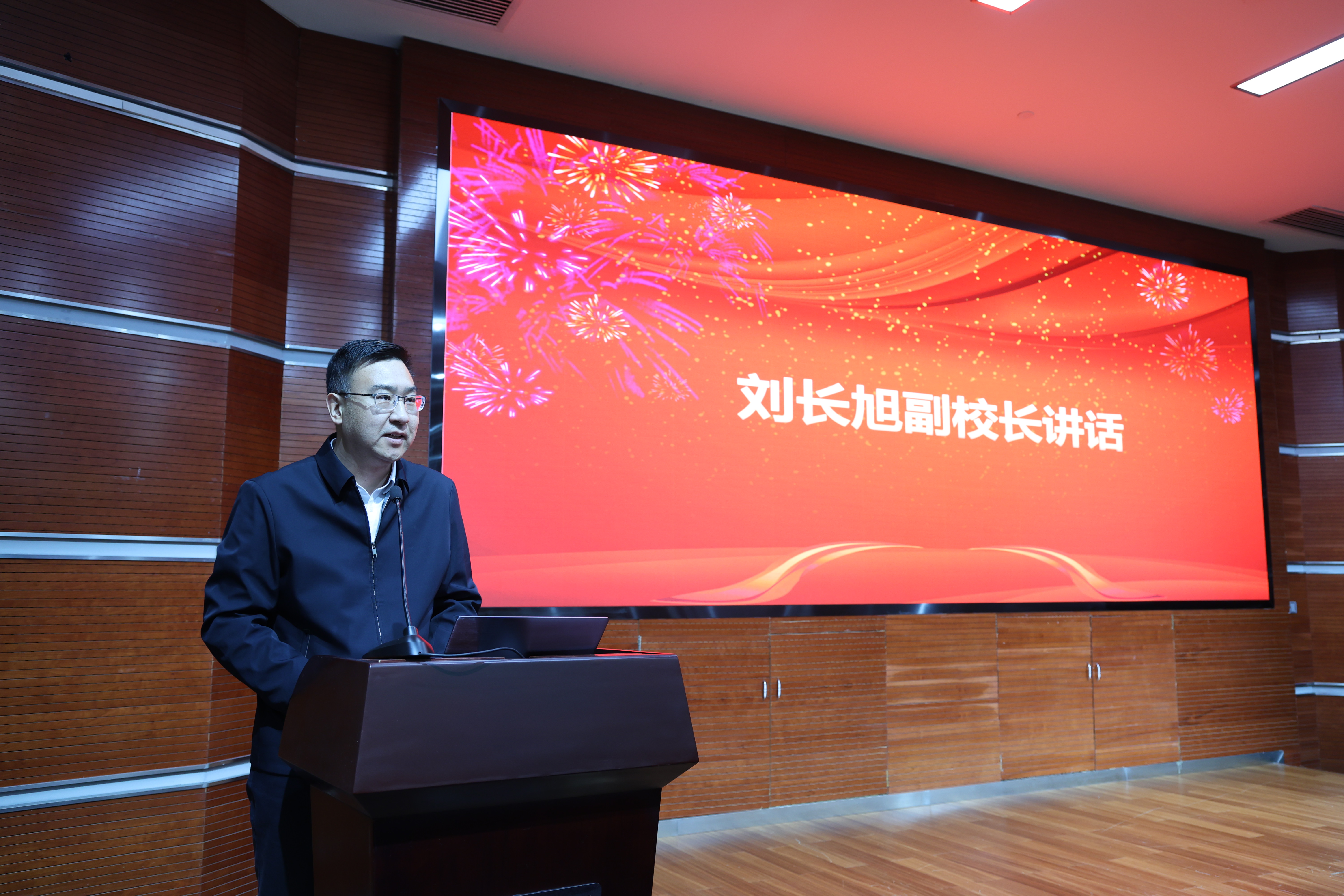 刘校.JPG