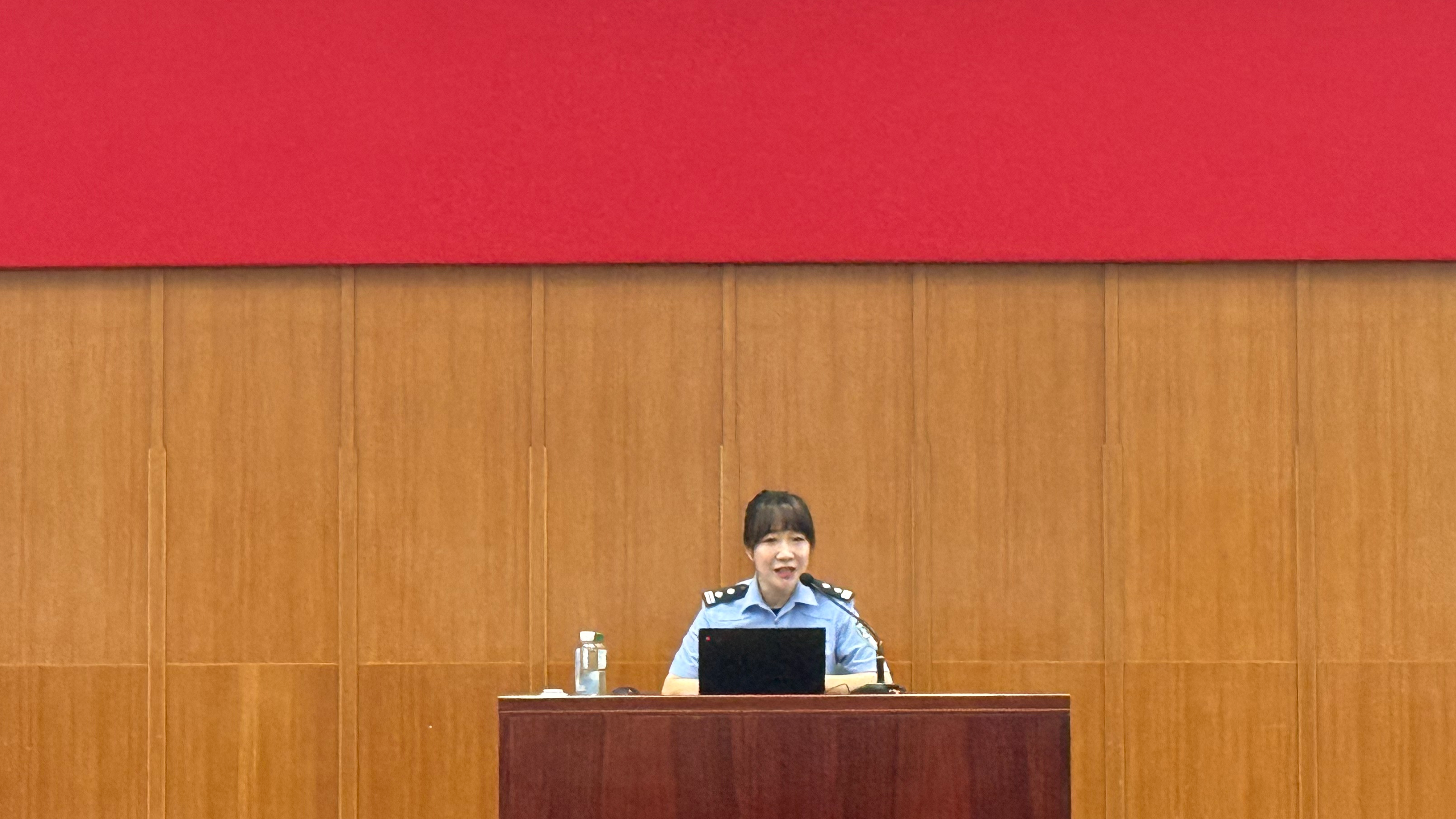 警官反诈宣传.jpg