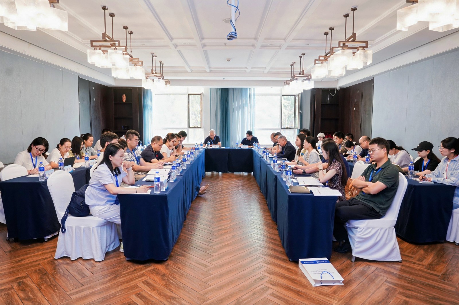 14 分组研讨（2）.jpg