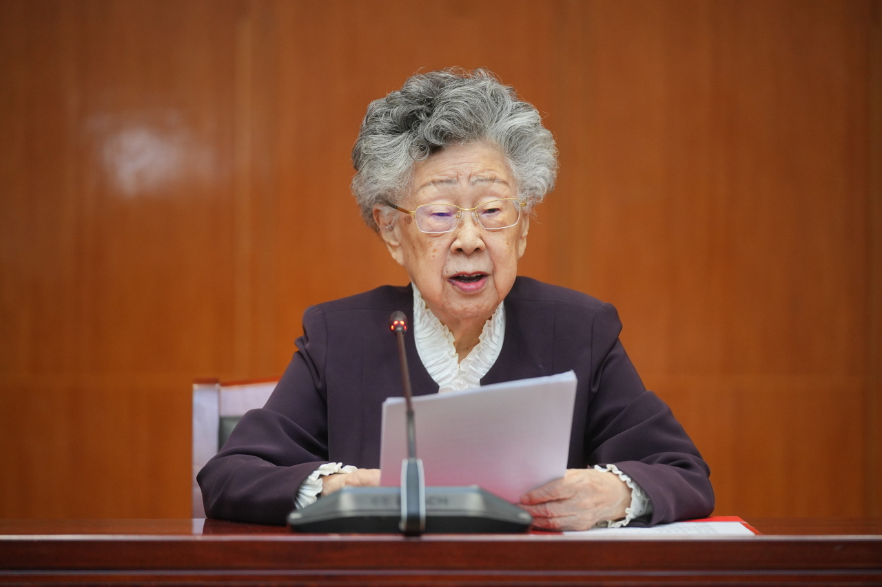黄会林.jpg