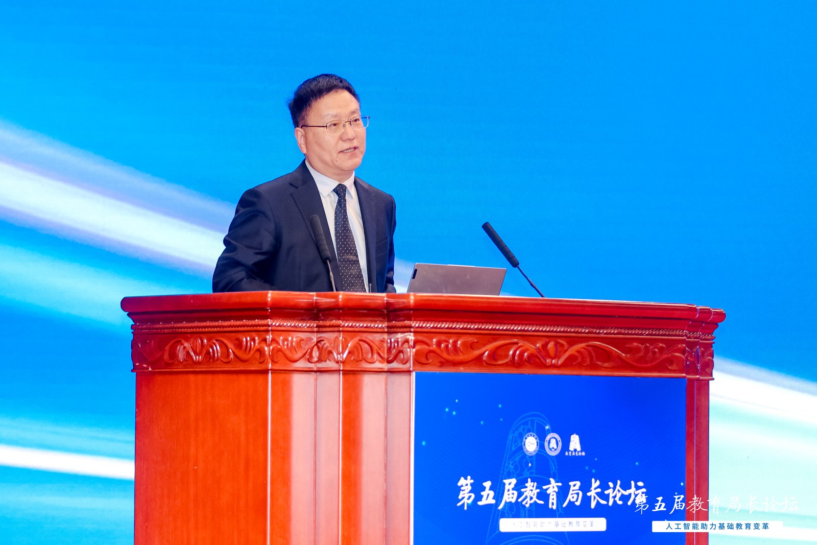 图8-2 褚宏启.jpg