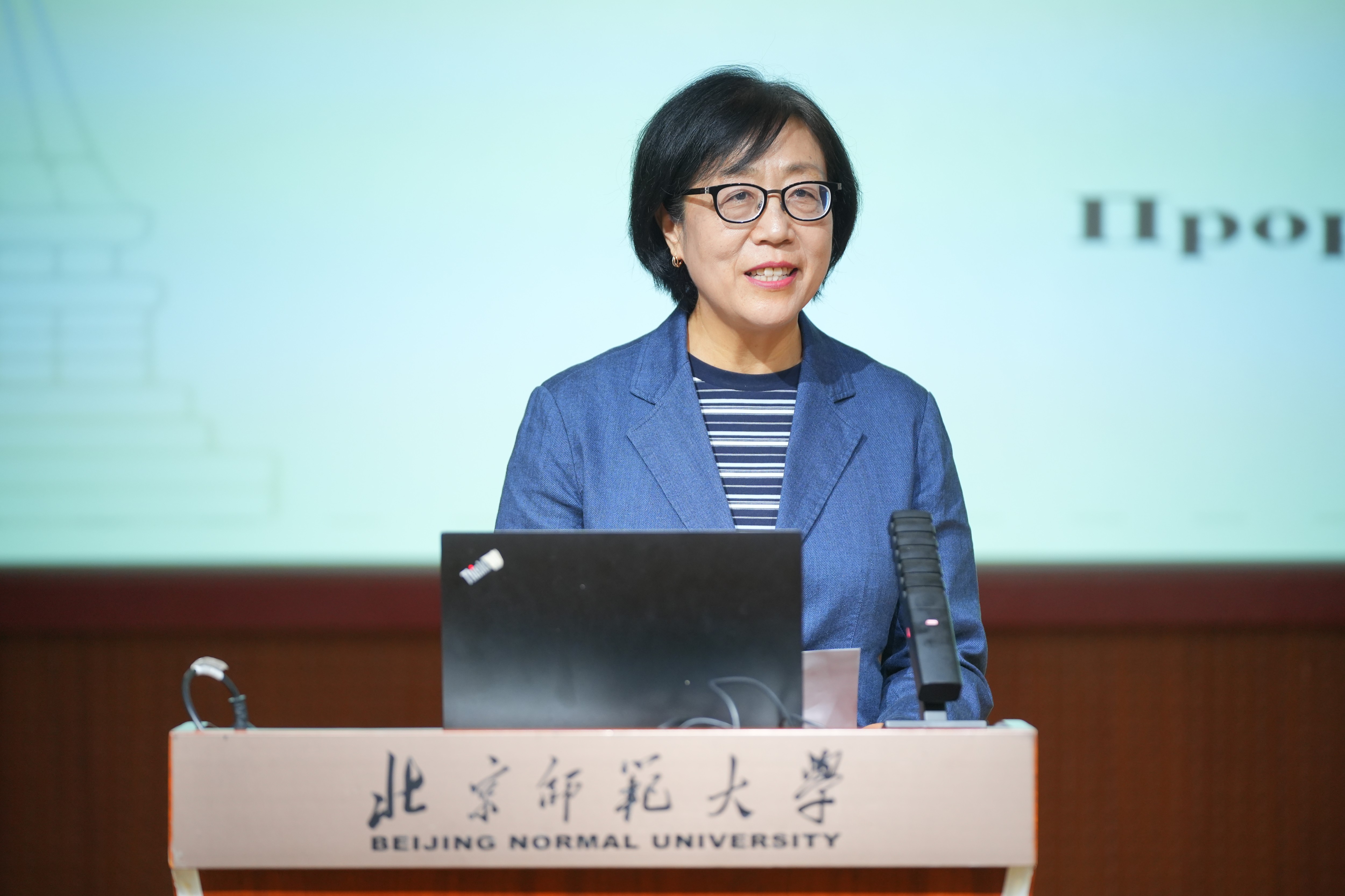 刘娟教授 主持.JPG