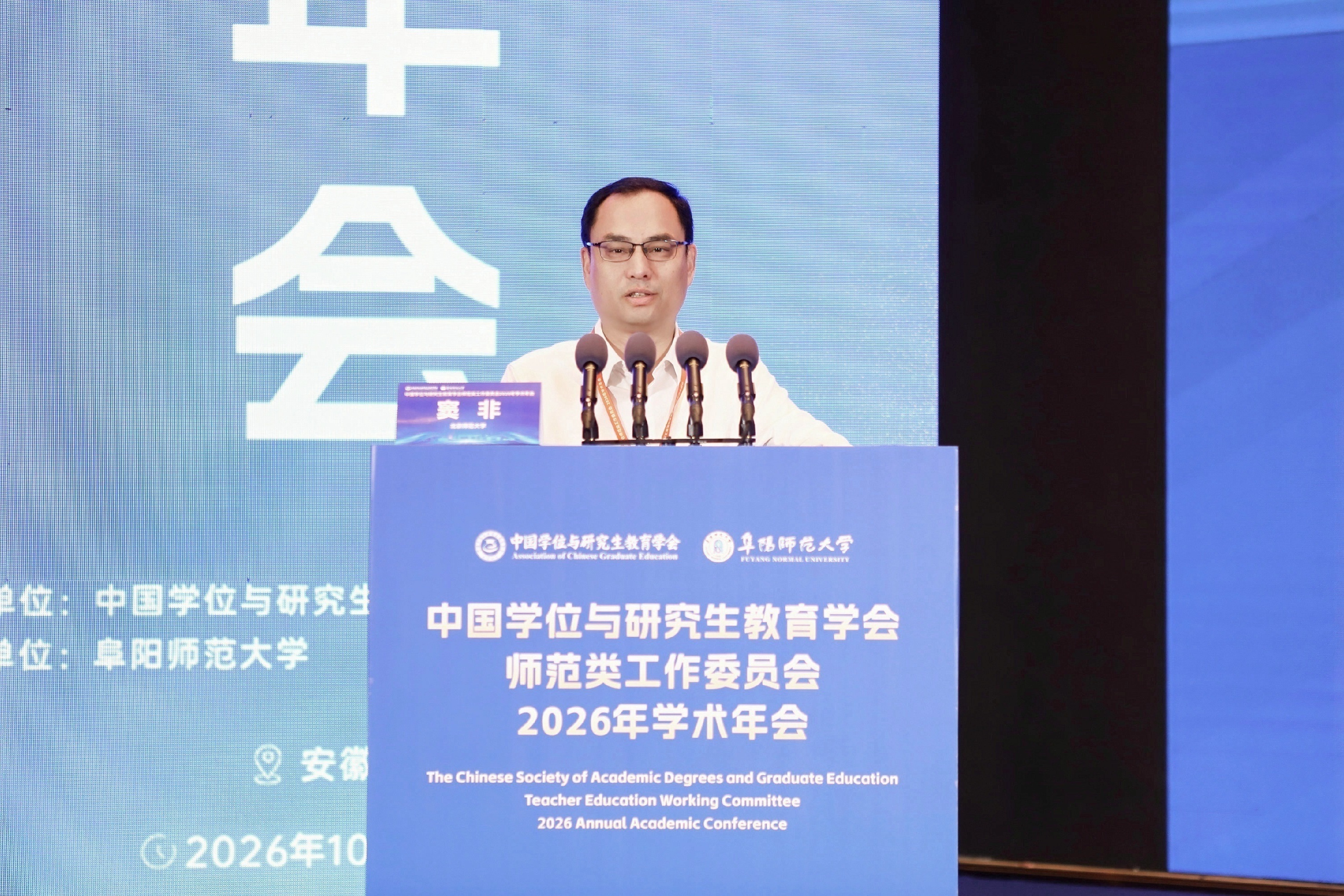 10.17下午窦非作交流报告.jpg 10.17下午窦非作交流报告.jpg